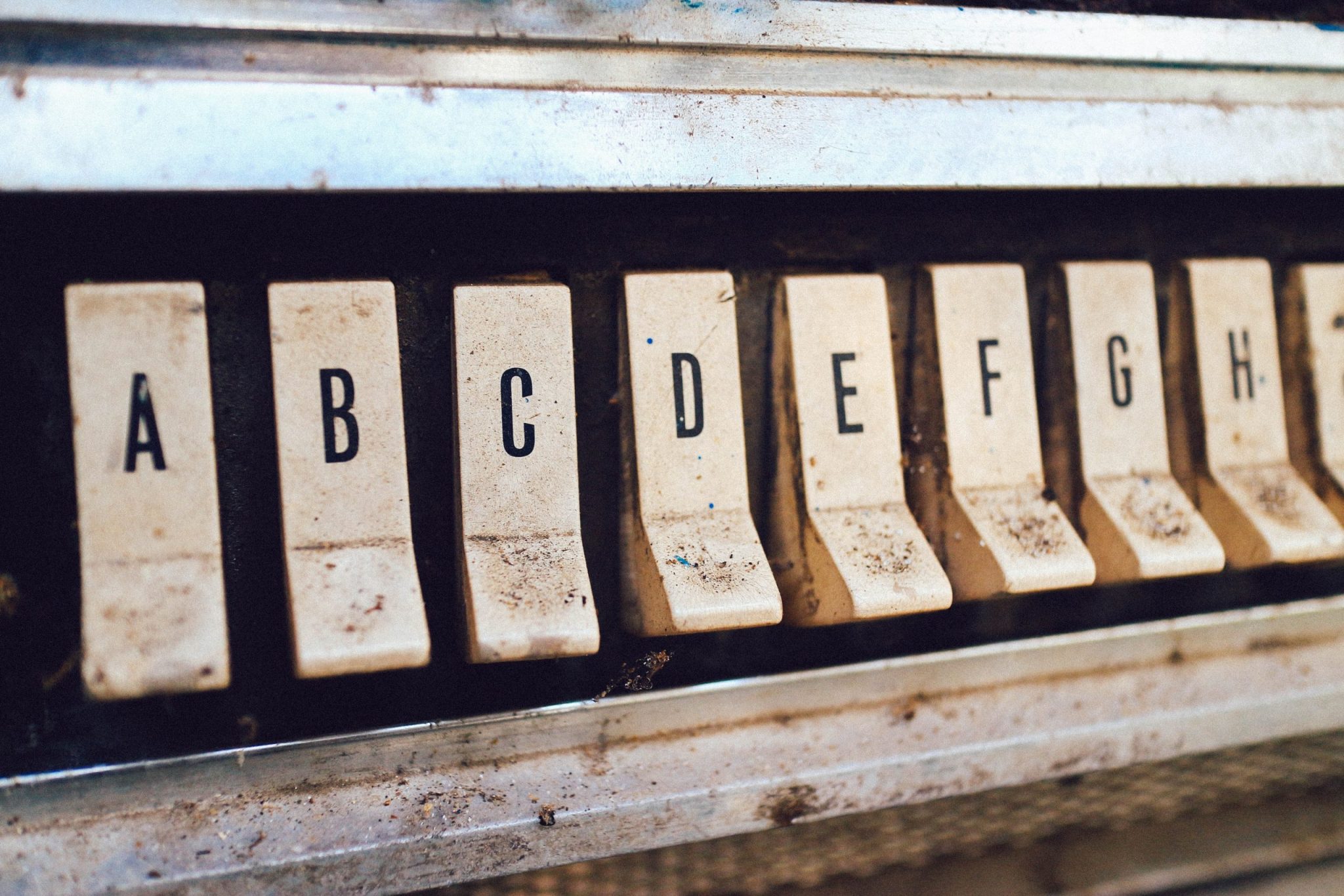 Photo by Diomari Madulara close up photography of brown jukebox letter keys